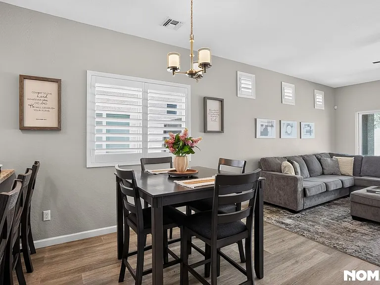 524 W Harwell Rd — Photo 18