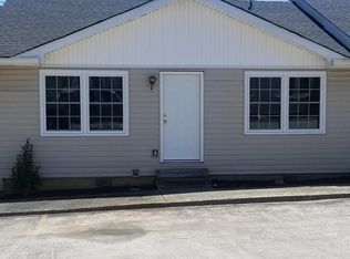 711 E Howell St APT I, Hartwell, GA 30643