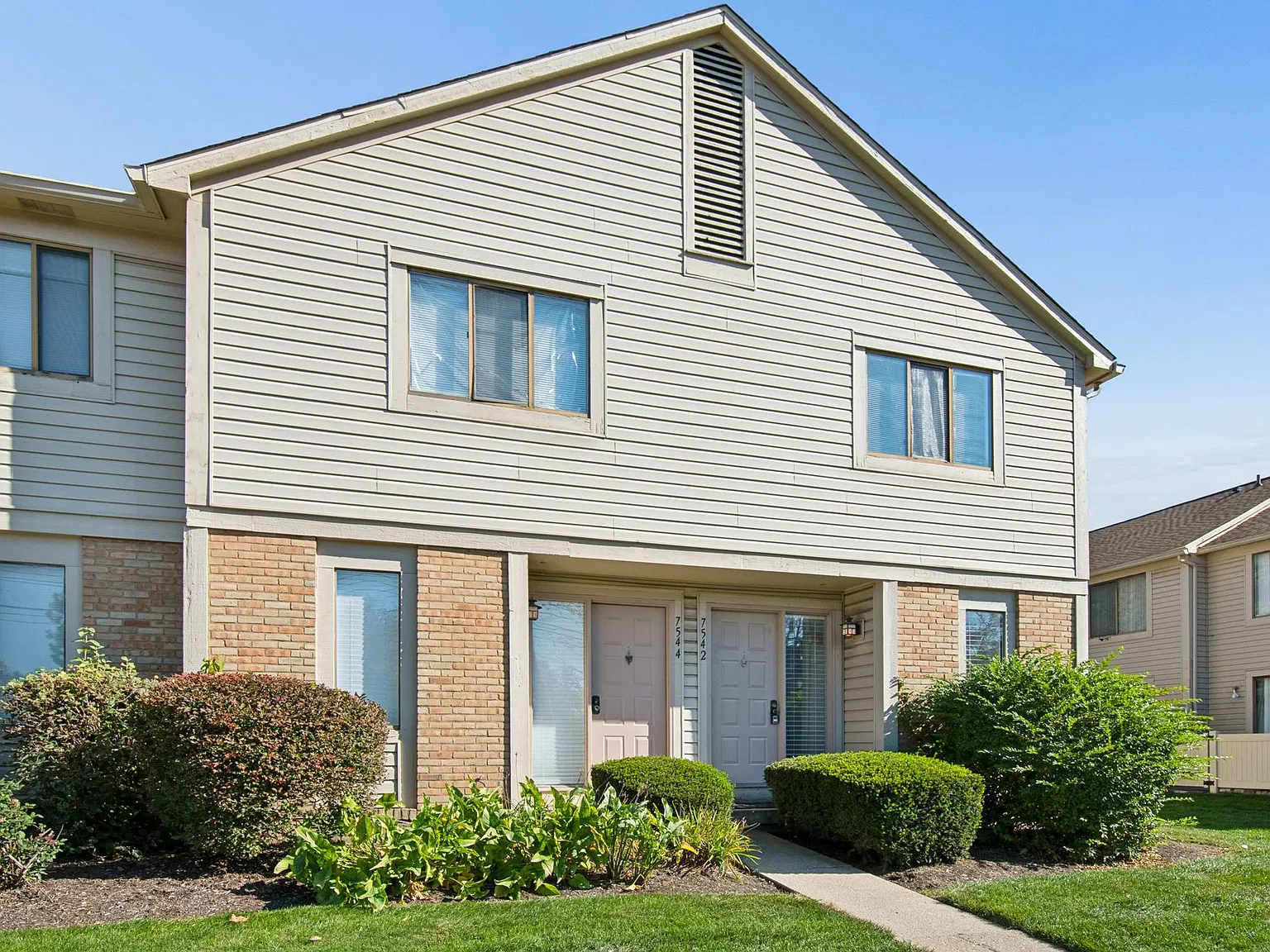 2 bed, 1.5 bath, 1200 sqft, $1,699 — Photo 1