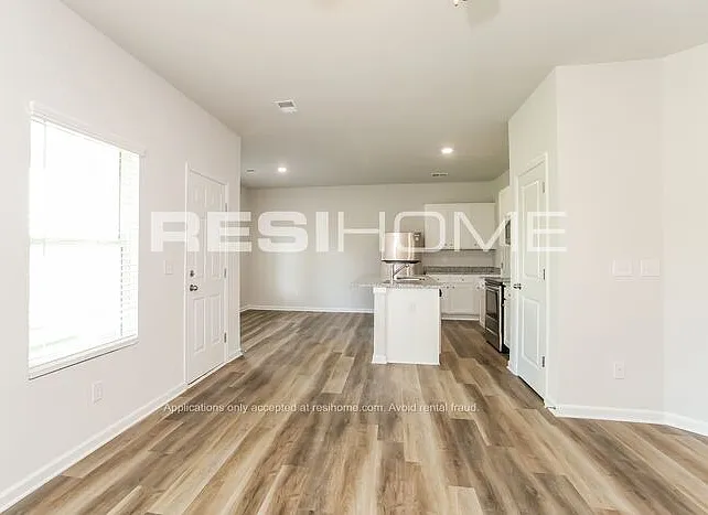 19 Winchester Ave — Photo 9