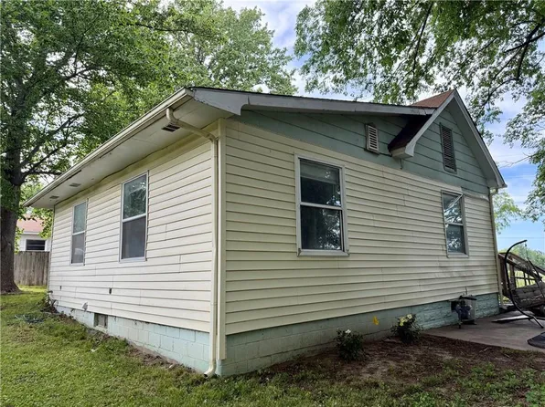 401 N Madison St, Oregon, MO 64473