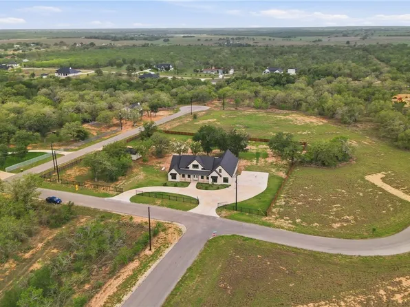 1 Post Oak St, Gonzales, TX 78629