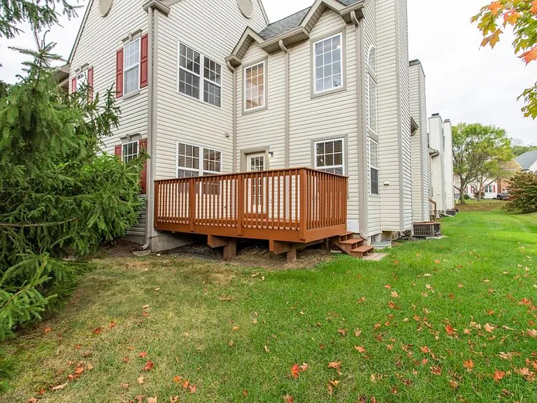 105 Farrington Ct — Photo 9