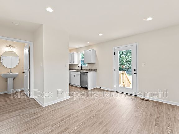 4th image of 204 Hamilton St Unit B