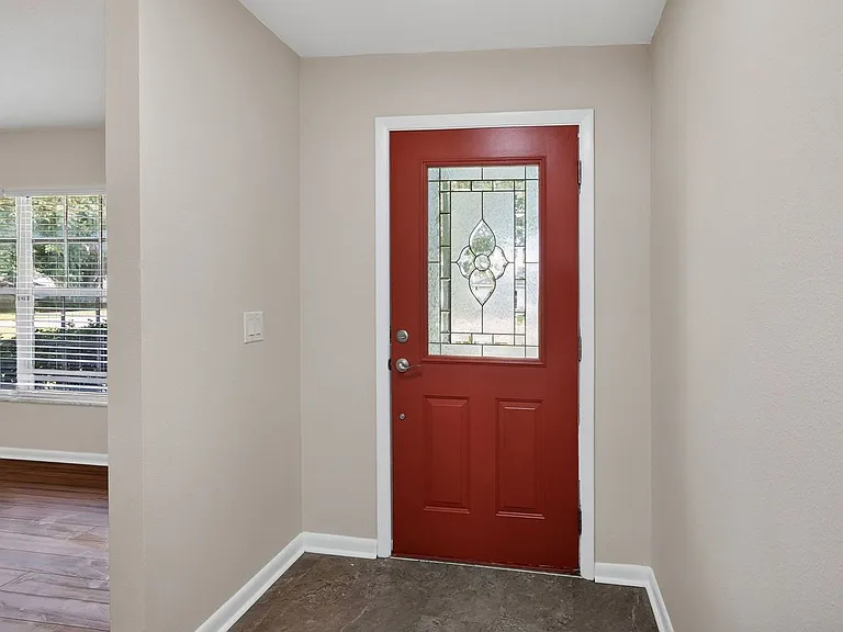 1201 Burlington Ct — Photo 3