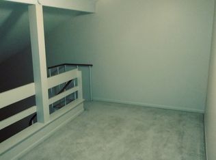 512 Oakbrook Cir, Flushing, MI 48433