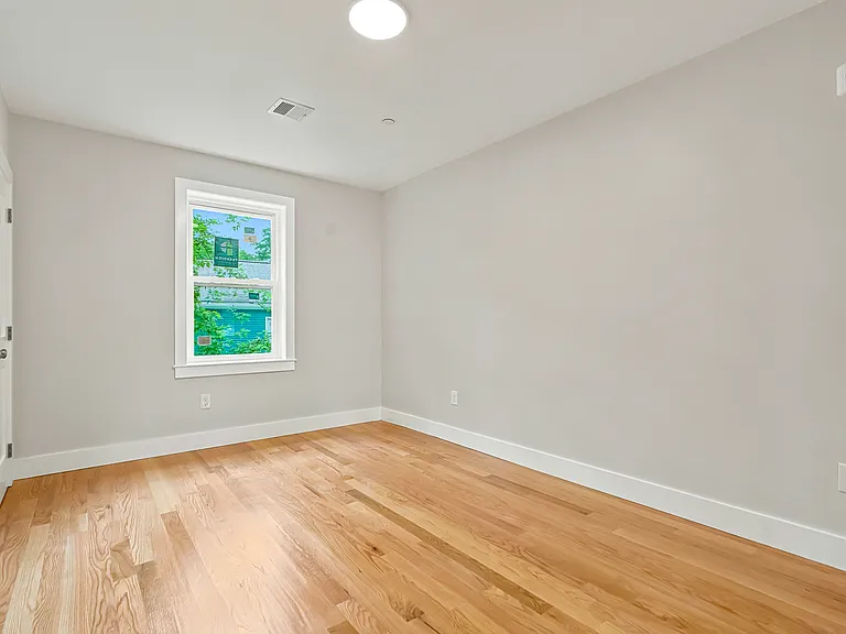 4A Mayhew St — Photo 4