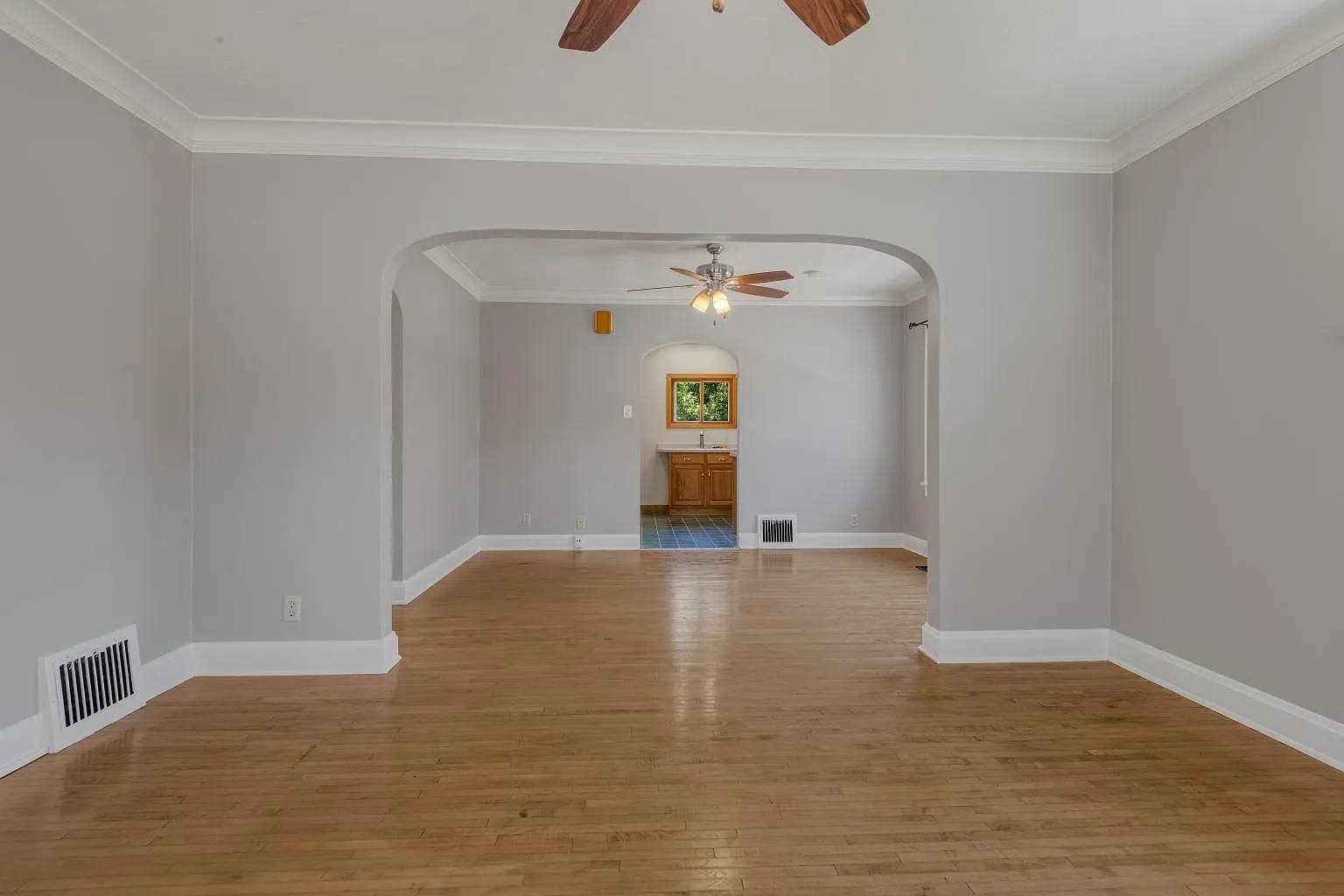 2 bed, 842 sqft, $1,695 — Photo 2