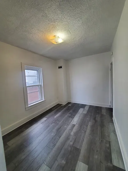 3 bed, 1.5 bath, $1,375 — Photo 4