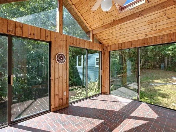 4 Dundas Ave, Andover, MA 01810
