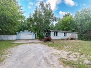 17424 Hickory St, Spring Lake, MI 49456