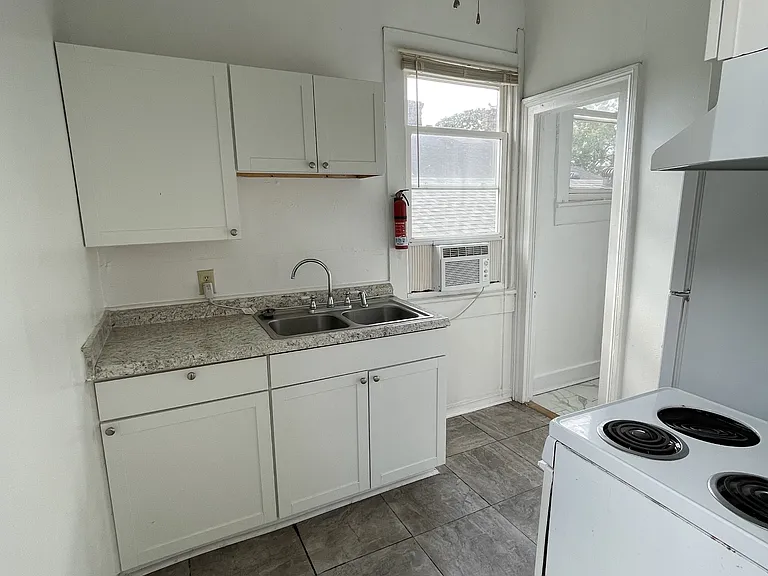 3936 Prytania St — Photo 4