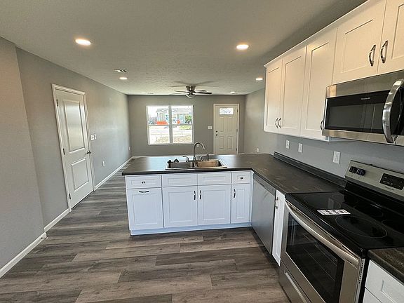 5th image of 143 Cottonwood Ave