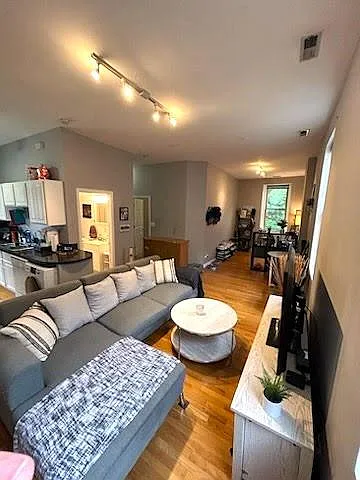 744 N Wolcott Ave #2F — Photo 2