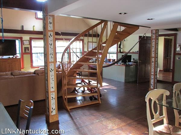 2nd image of 2 Blueberry Ln