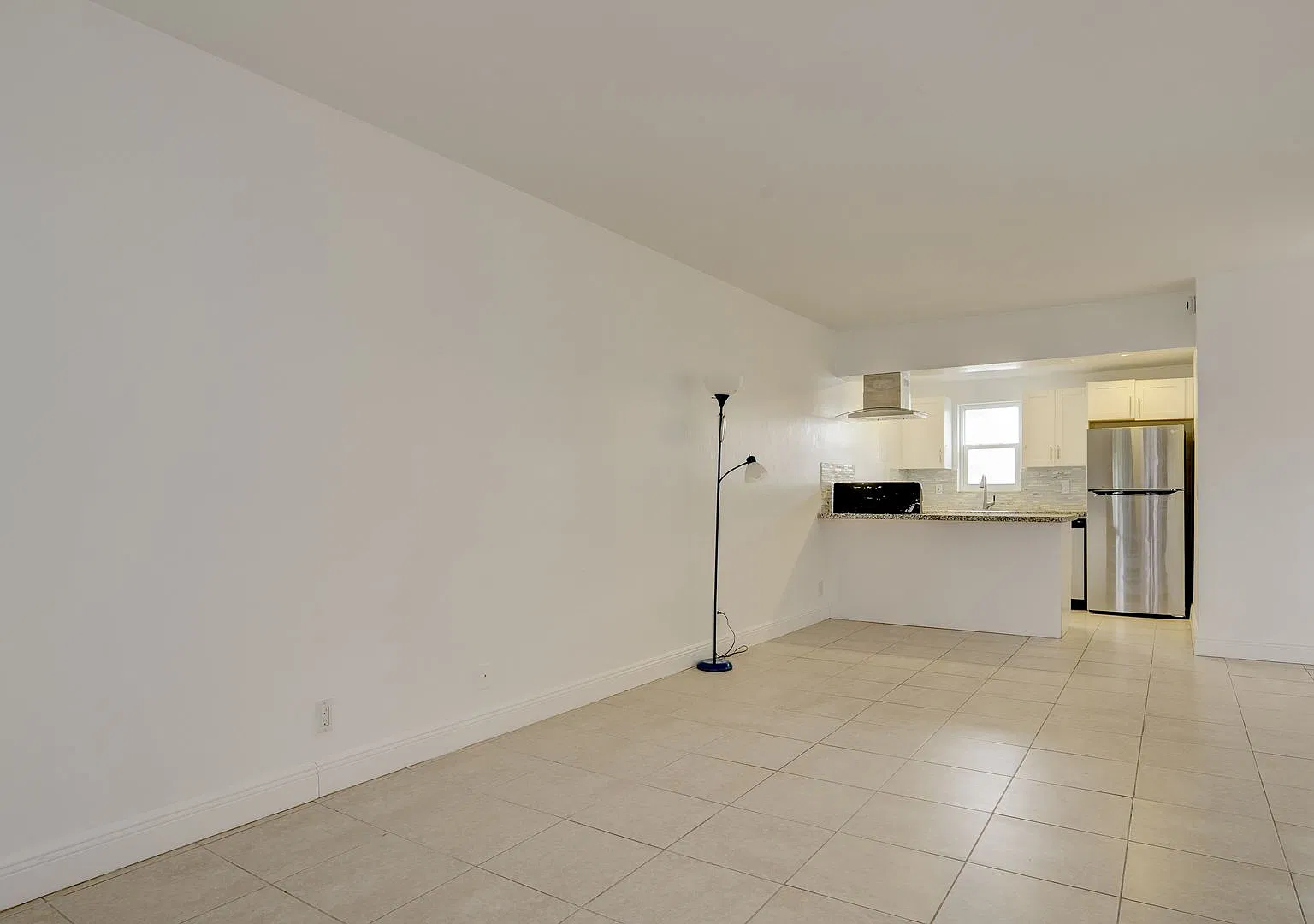 Charming 1-Bedroom Condo Near Downtown & the Beach — Photo 4