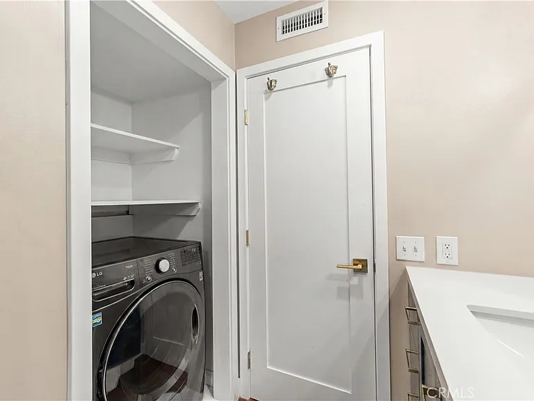 3860 Amberly Dr — Photo 14