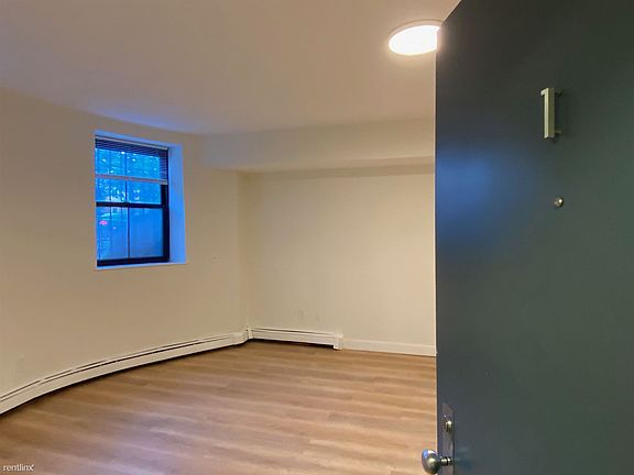 landlord_unit_photo_69026238_2