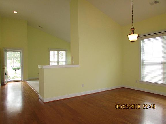 5th image of 229 Silverwood Ln