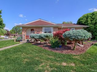 23713 Cedar Ridge Dr, Brownstown, MI 48174