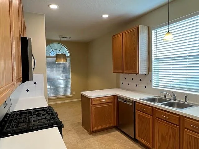 2910 Blue Dawn Dr — Photo 10