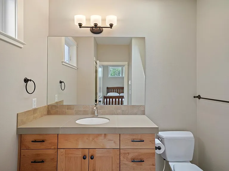 2439 NW Drouillard Ave — Photo 15