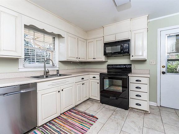 5th image of 777 Fair Oaks Dr