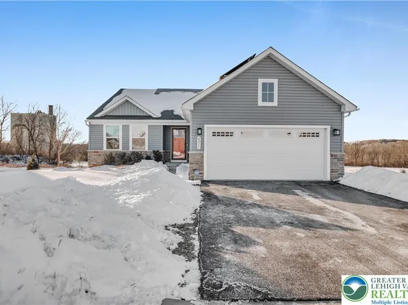 4211 Mimosa Ln, Whitehall, PA 18052