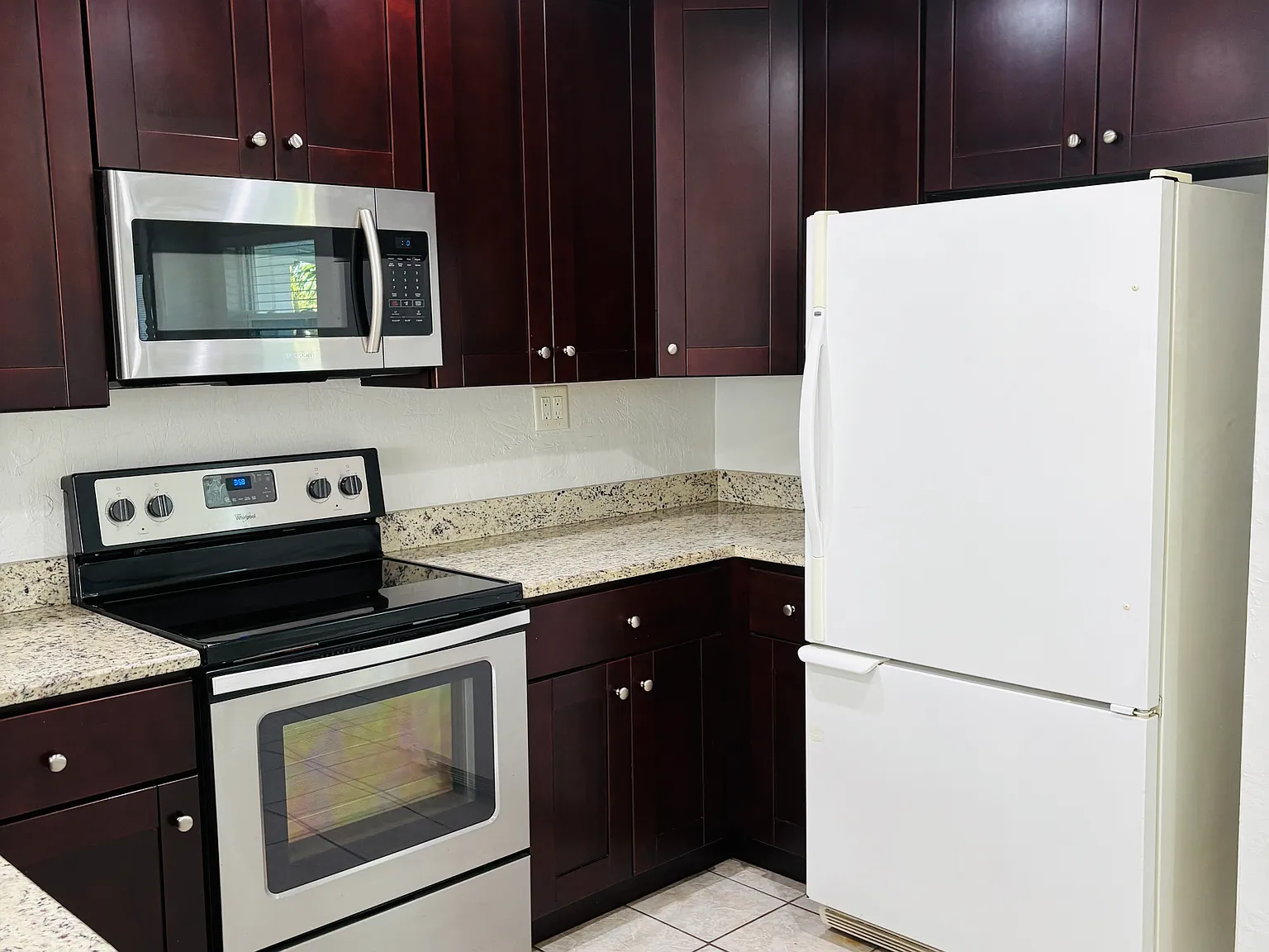 3 bed, 1090 sqft, $2,400 — Photo 4