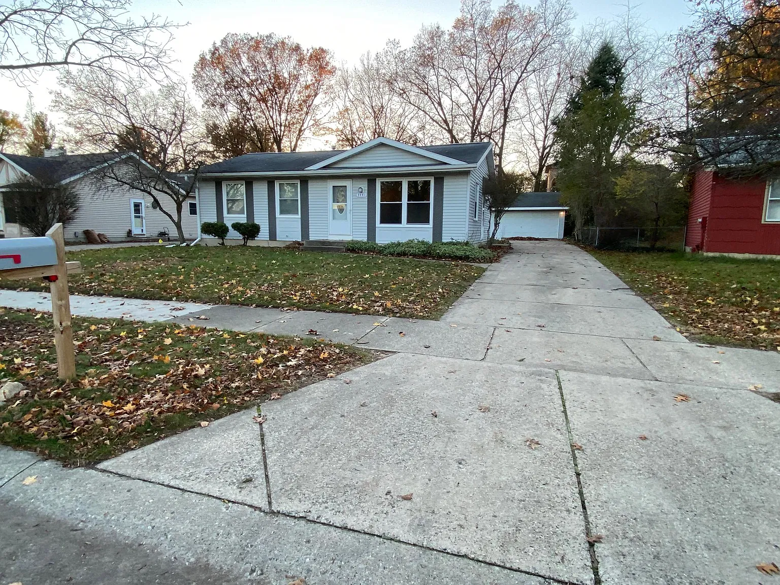 3 bed, 968 sqft, $2,000 — Photo 2