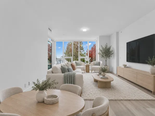 1342 Johnston Rd #211, White Rock, BC V4B 3Z3