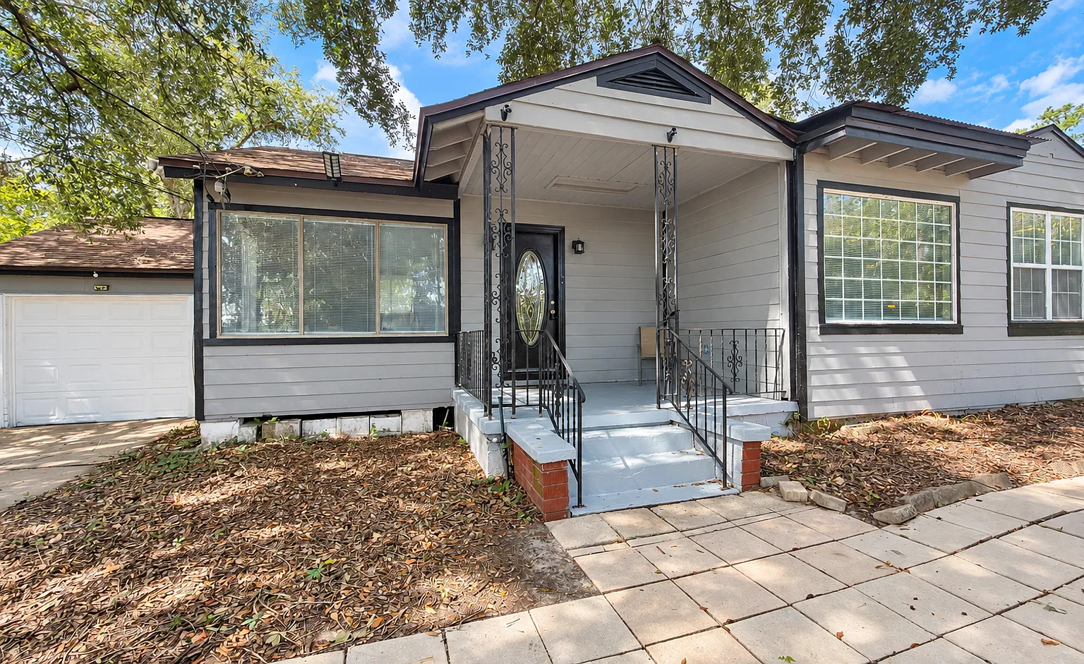 1022 Odessa Dr E - 1 — Photo 1