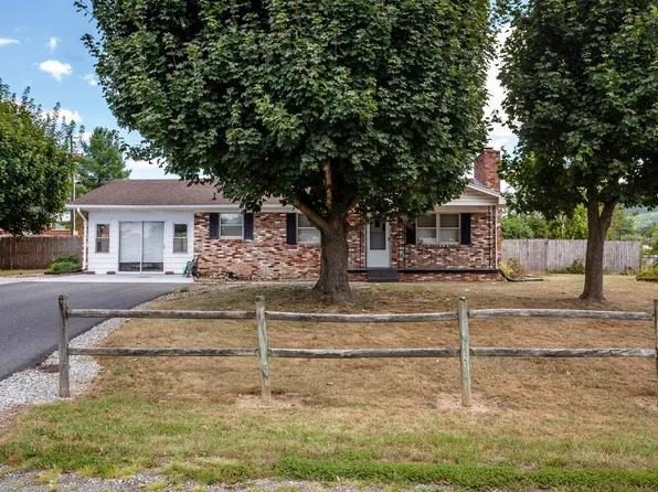 903 6th St, Elkton, VA 22827