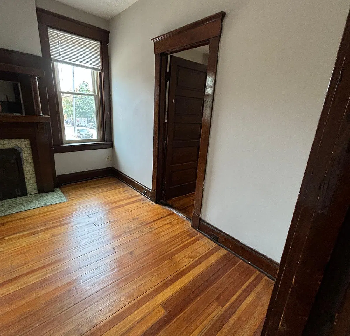 2900 Short Vine St — Photo 4