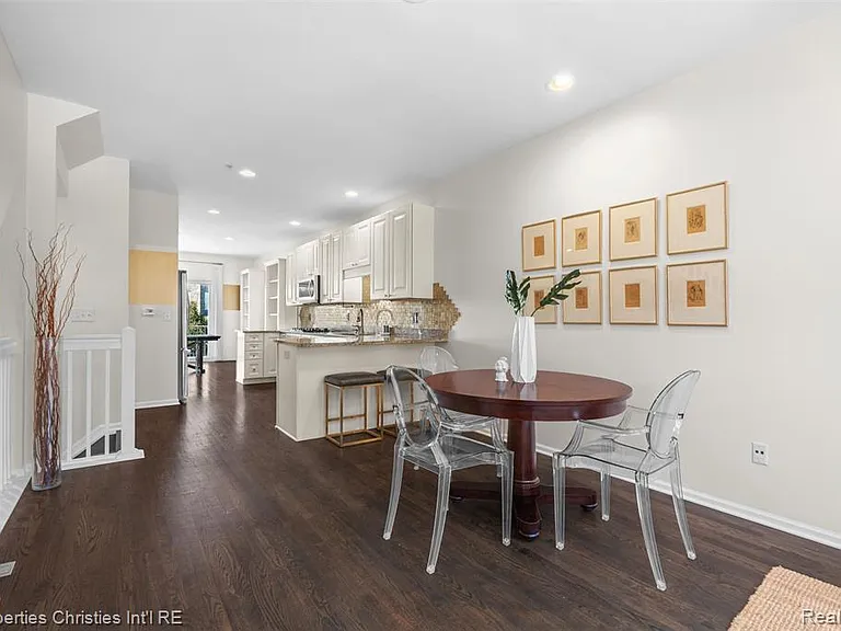 512 Graten St — Photo 17