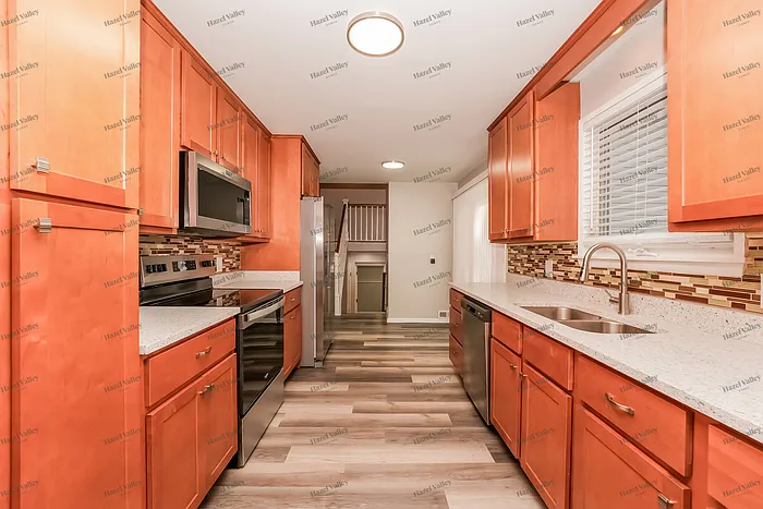 6039 Sherwood Dr — Photo 7