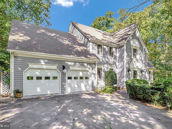4th image of 7306 Bloomsbury Ln