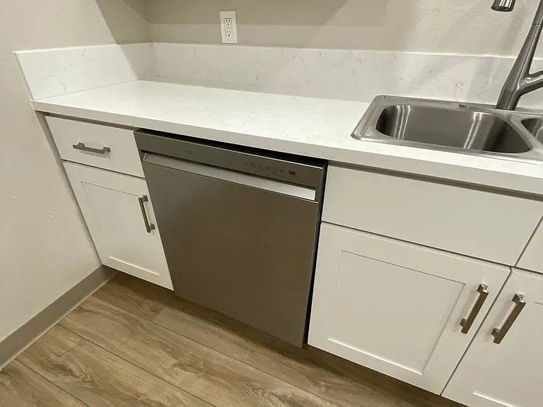 Los Olivos Apartments — Photo 14