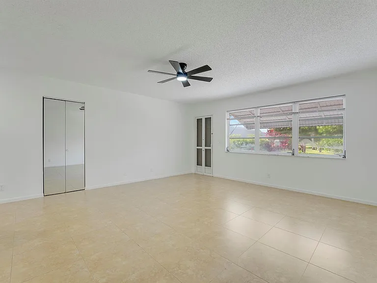 1142 Circle Ter W #C — Photo 15