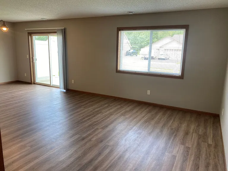 1946 Peach Dr NE — Photo 2