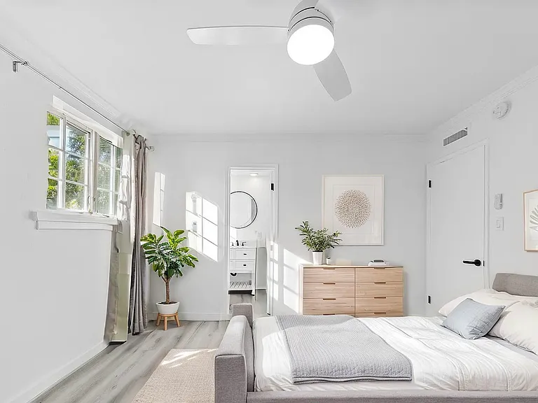 1102 Euclid St #1 — Photo 3