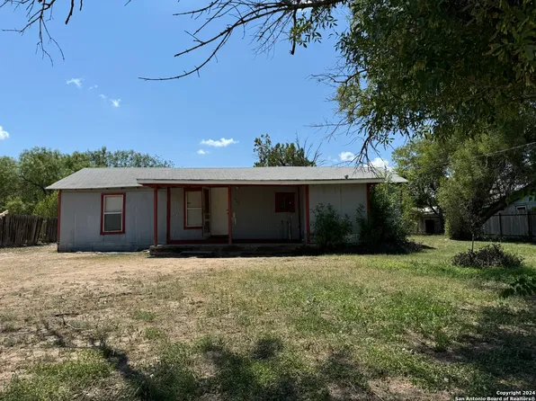 627 E LEONA ST, Uvalde, TX 78801