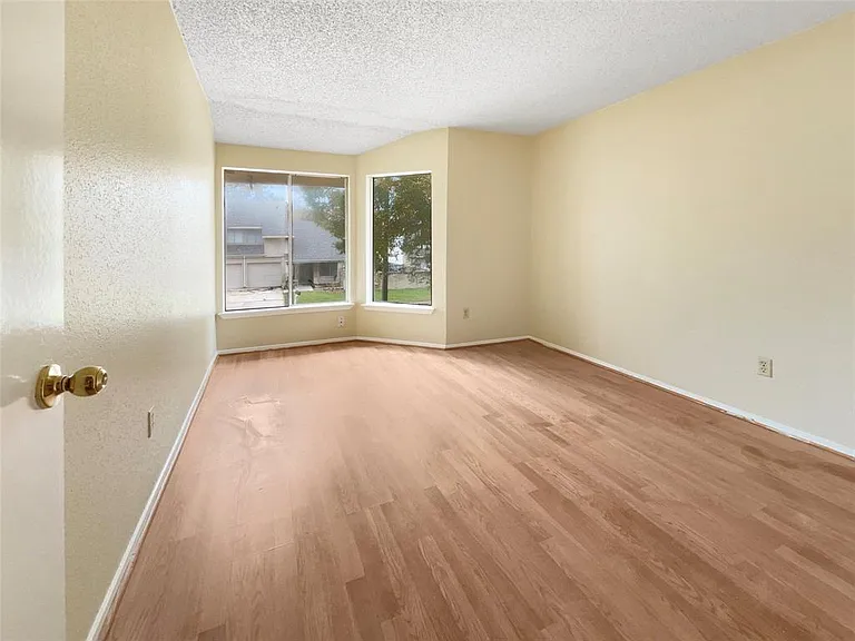 10619 Chapel Hill Dr — Photo 14