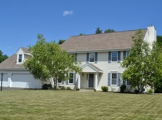 W149N7468 Sylvan Ln, Menomonee Falls, WI 53051