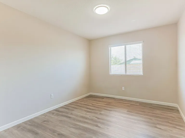 2203 E Dragoon Ave — Photo 14