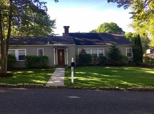 29 Orchard Ln, Elmsford, NY 10523