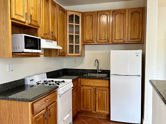 2nd image of 1355 Valencia St #24
