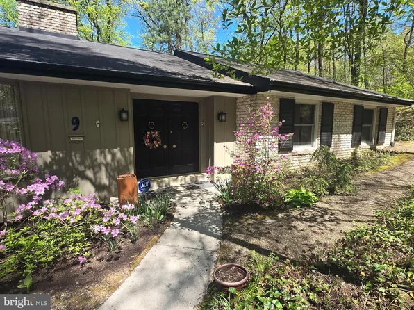 9 Brownstone Dr, Hershey, PA 17033