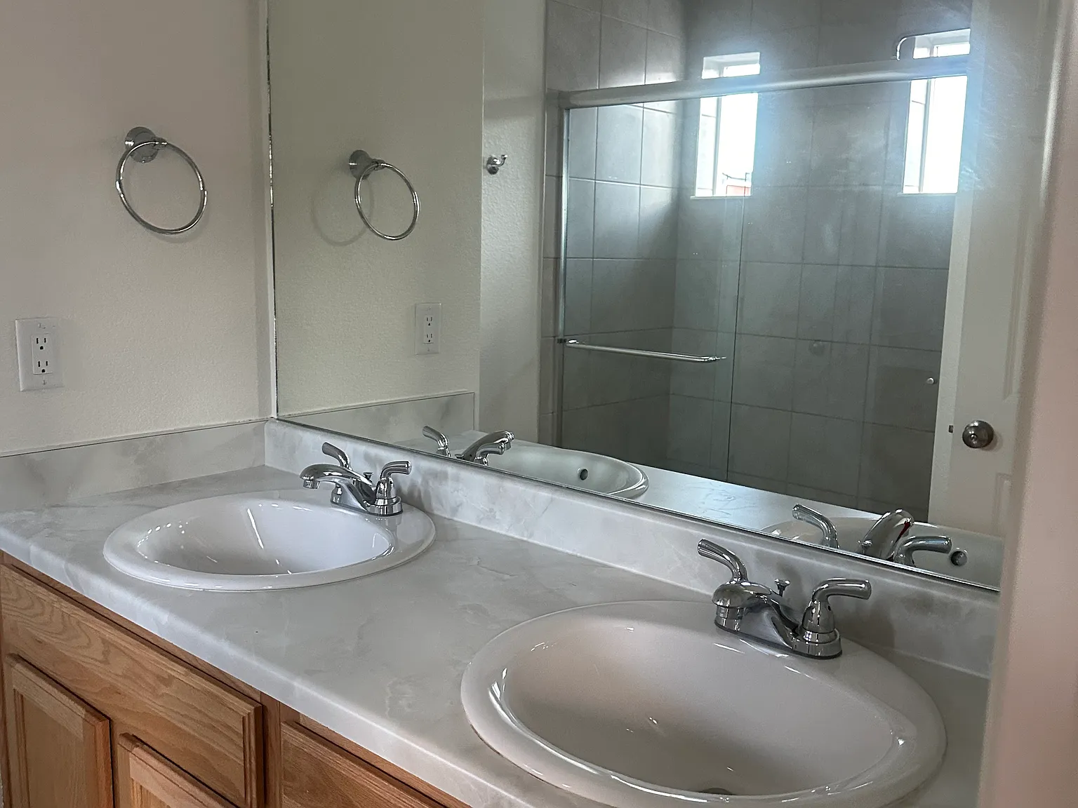 4 bed, 1958 sqft, $2,950 — Photo 4