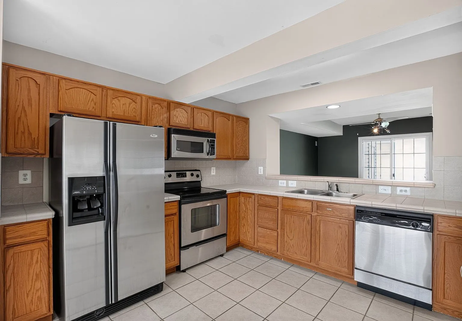 2 bed, 3.0 bath, 1262 sqft, $1,995 — Photo 3
